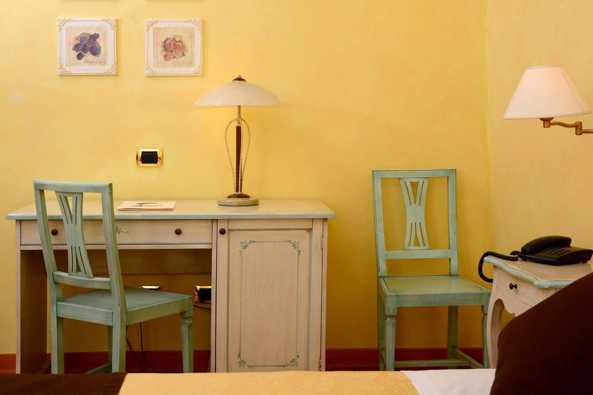 Albergo Dimora Storica Antica Hostelleria Crema Exteriör bild