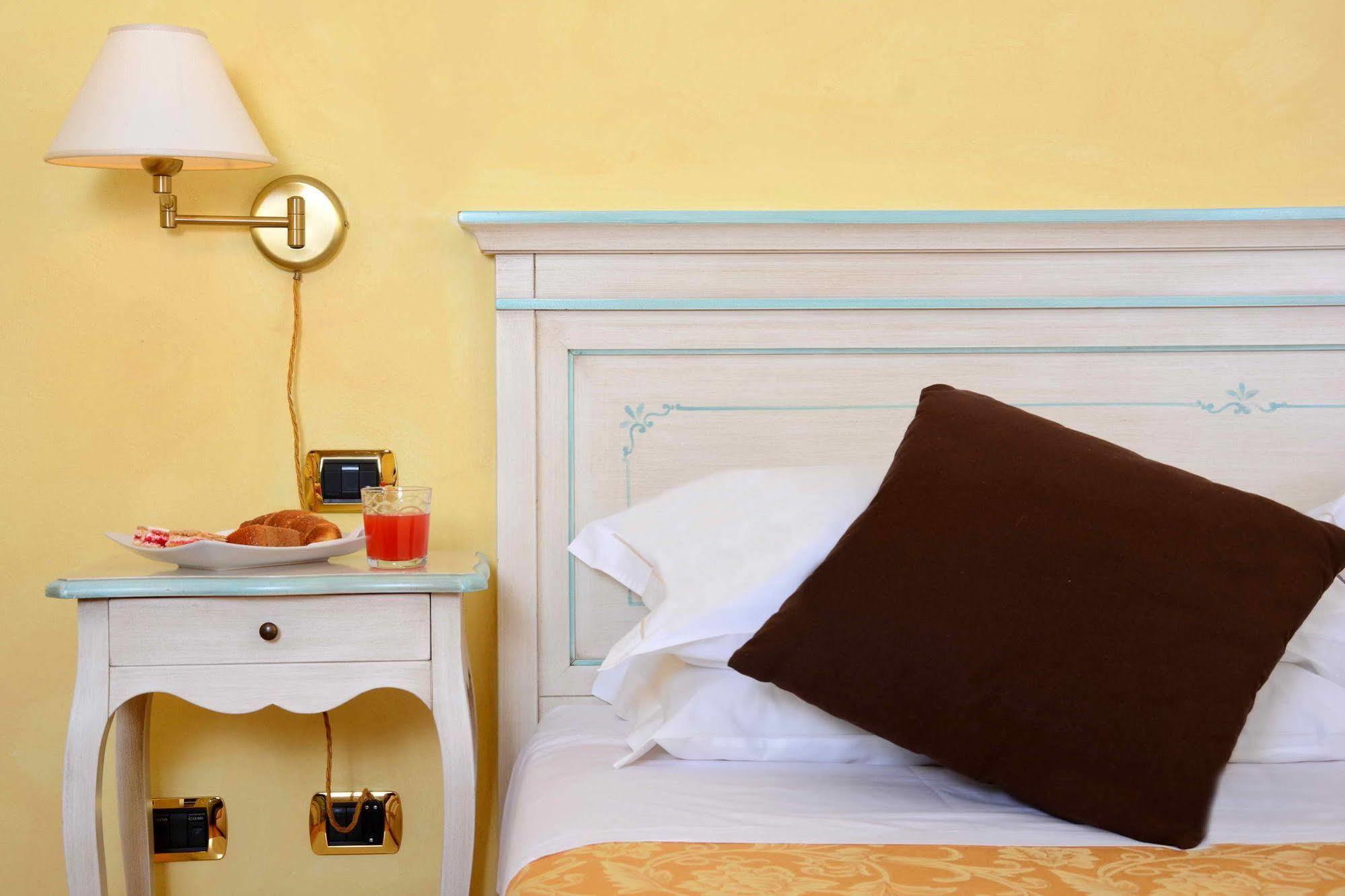 Albergo Dimora Storica Antica Hostelleria Crema Exteriör bild