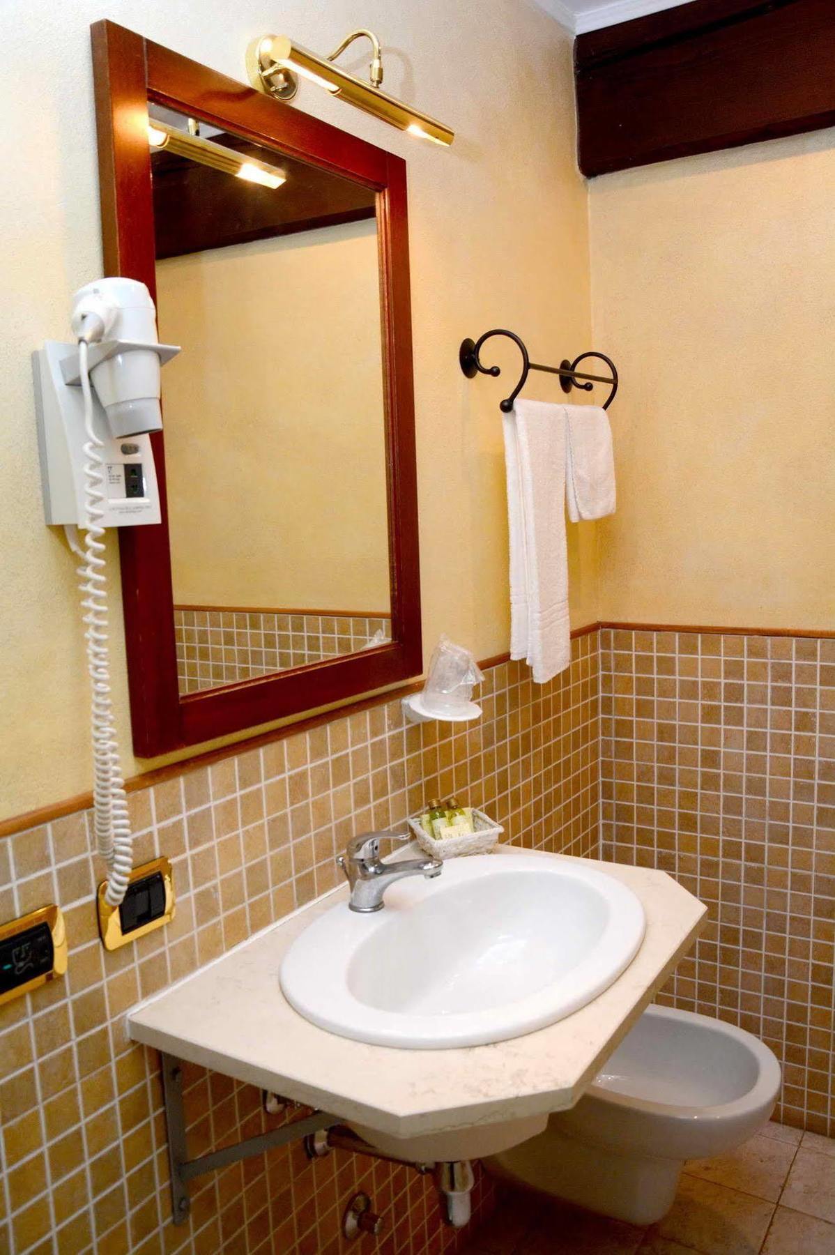 Albergo Dimora Storica Antica Hostelleria Crema Exteriör bild