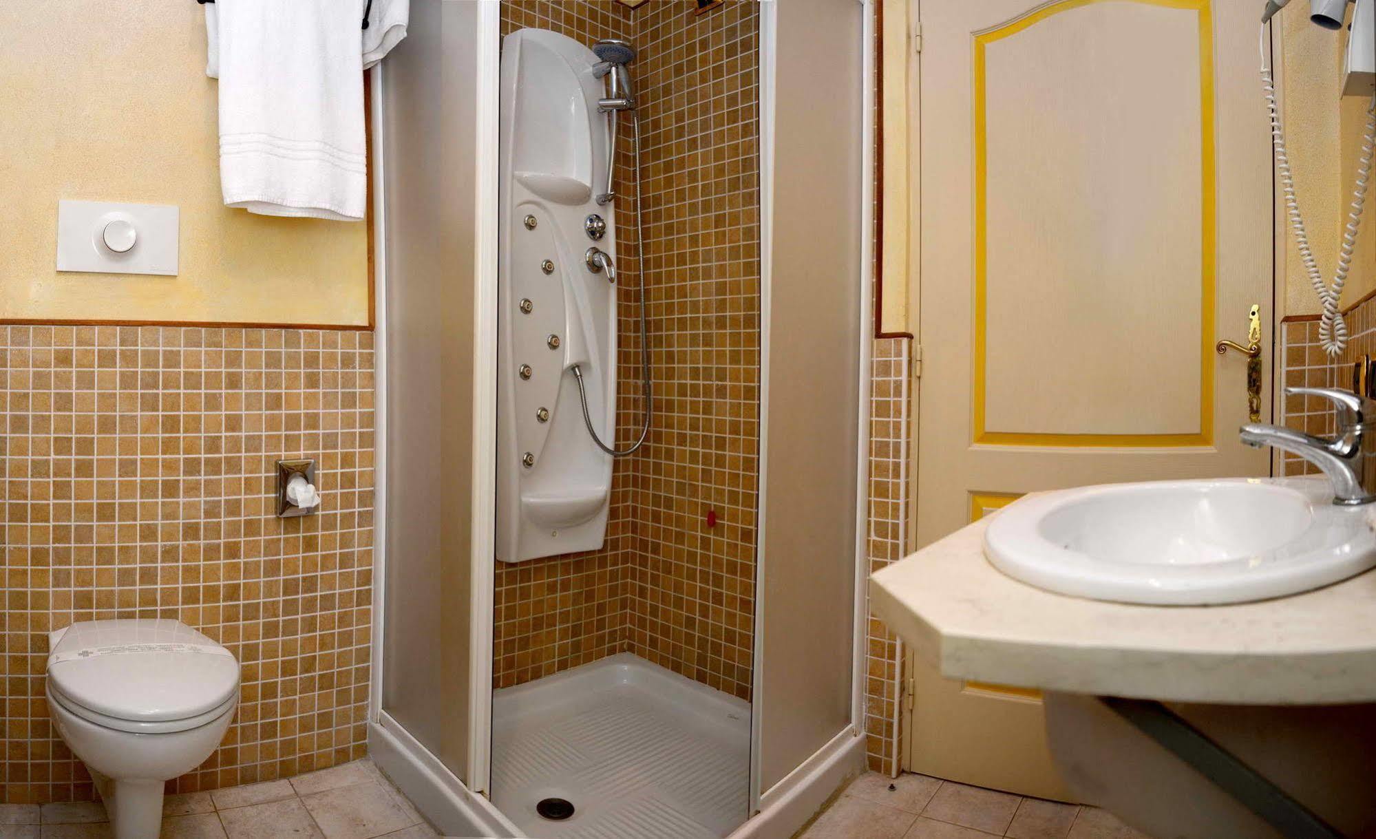 Albergo Dimora Storica Antica Hostelleria Crema Exteriör bild