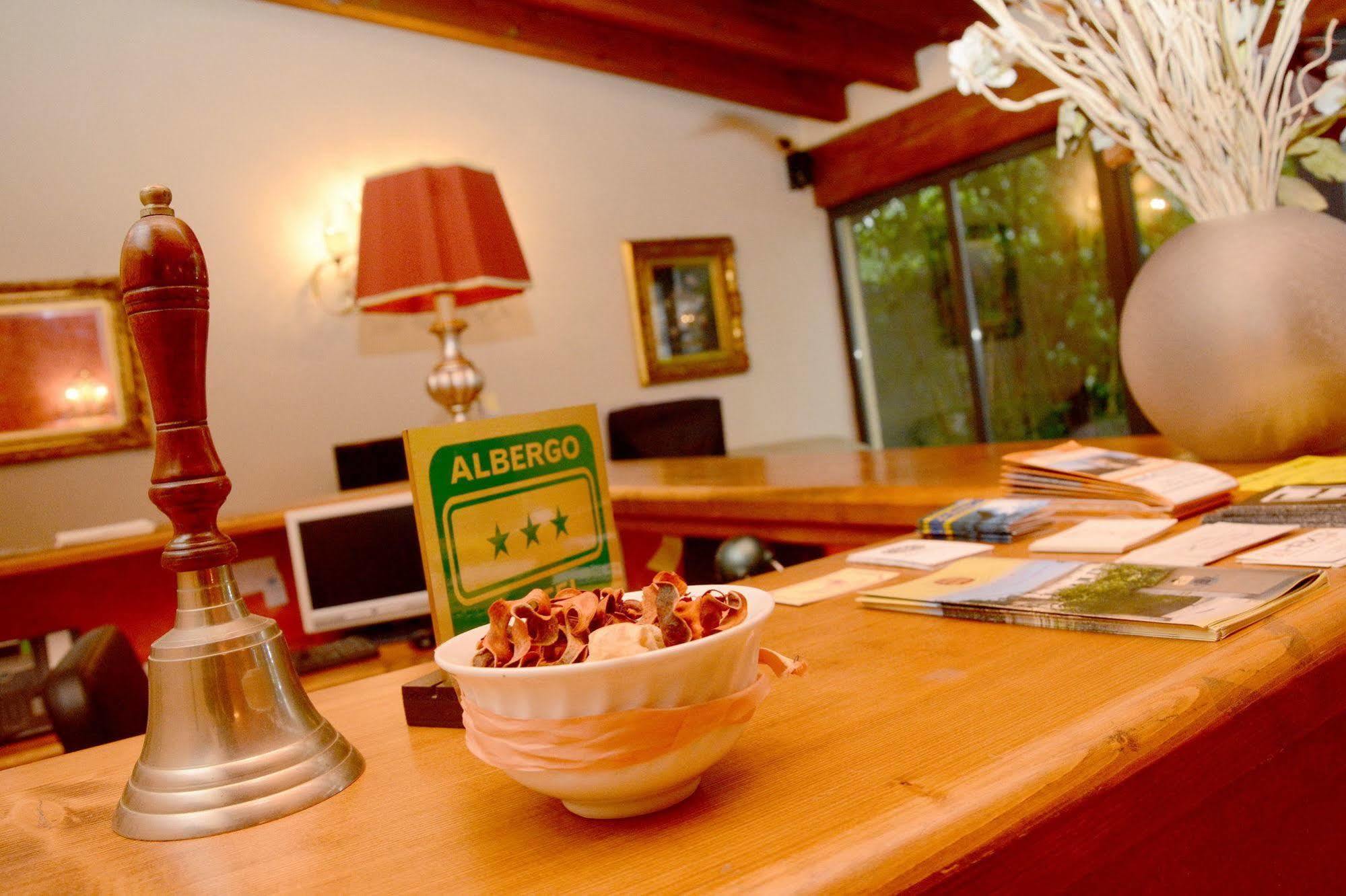 Albergo Dimora Storica Antica Hostelleria Crema Exteriör bild