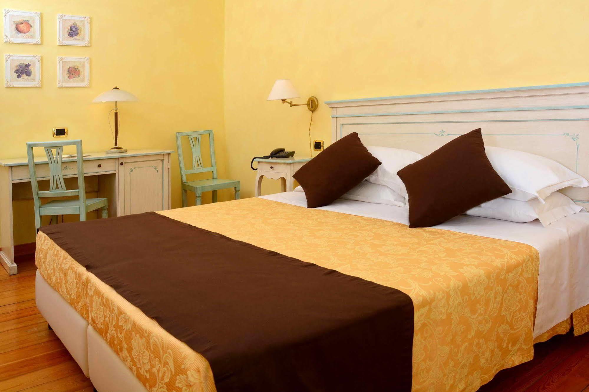 Albergo Dimora Storica Antica Hostelleria Crema Exteriör bild