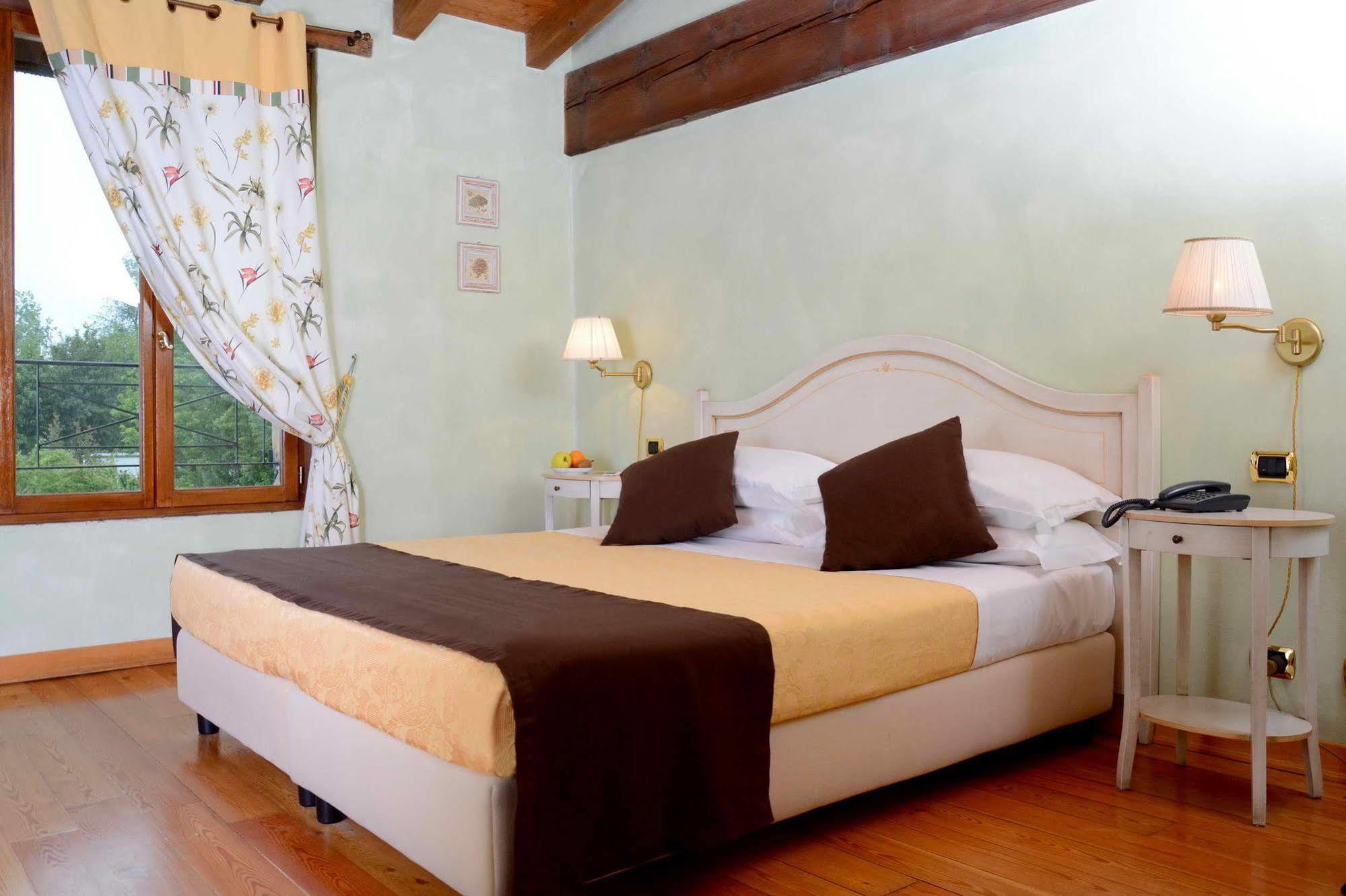 Albergo Dimora Storica Antica Hostelleria Crema Exteriör bild